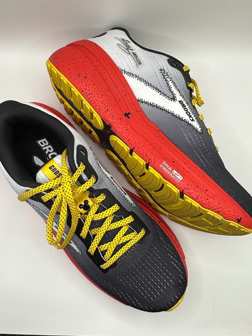 Limited Edition Mickey Mouse Brooks Ghost Max 2 runDisney Women's 9.5
